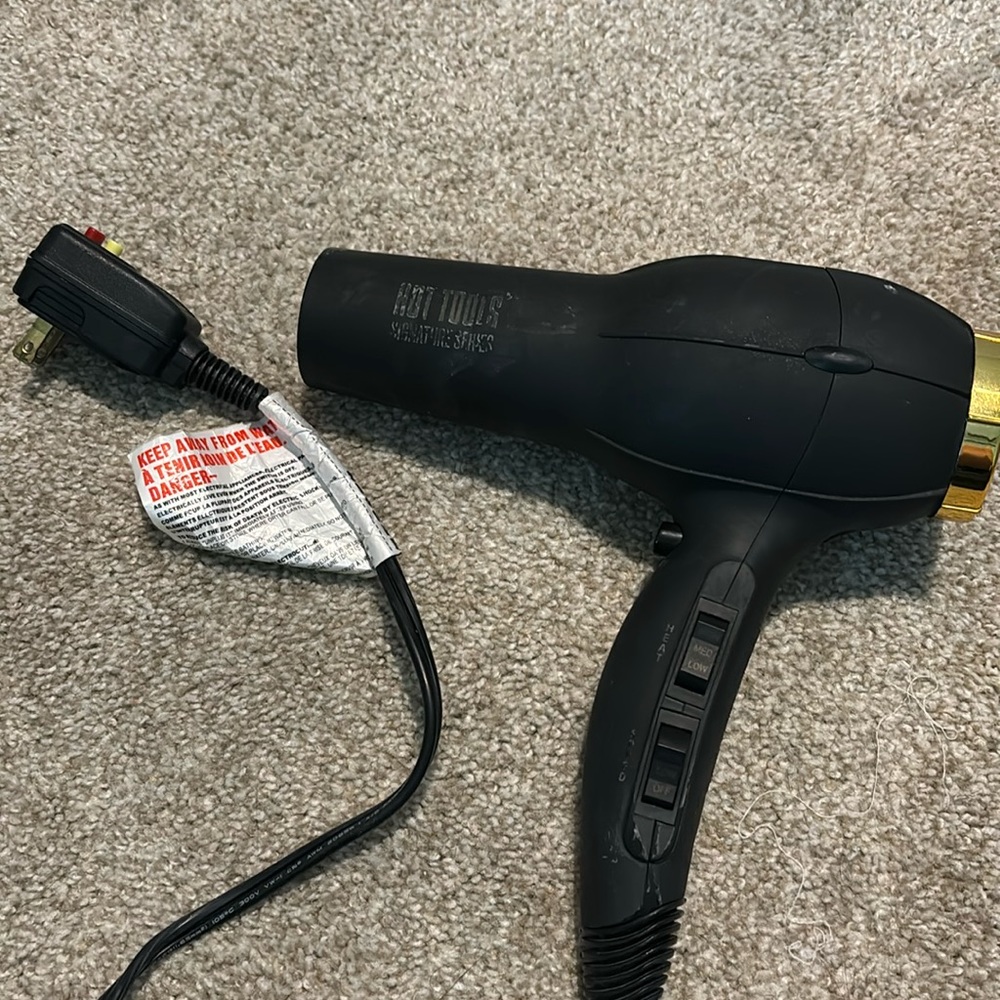 Hot Tools blow dryer